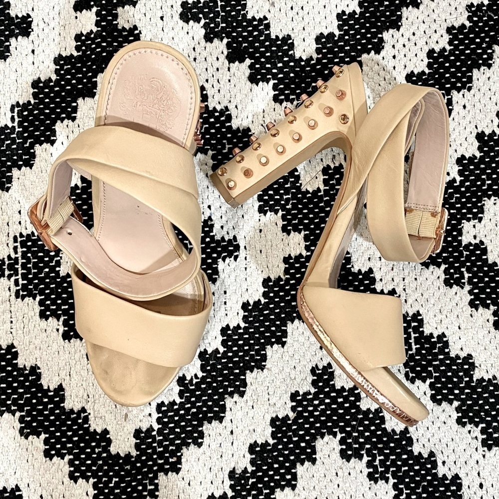 Vince Camuto Altman gold Studded nude heels size 8